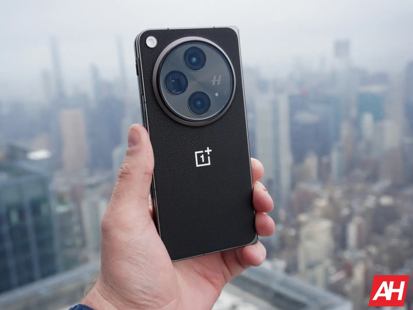 OnePlus Ouvert AM AH 33