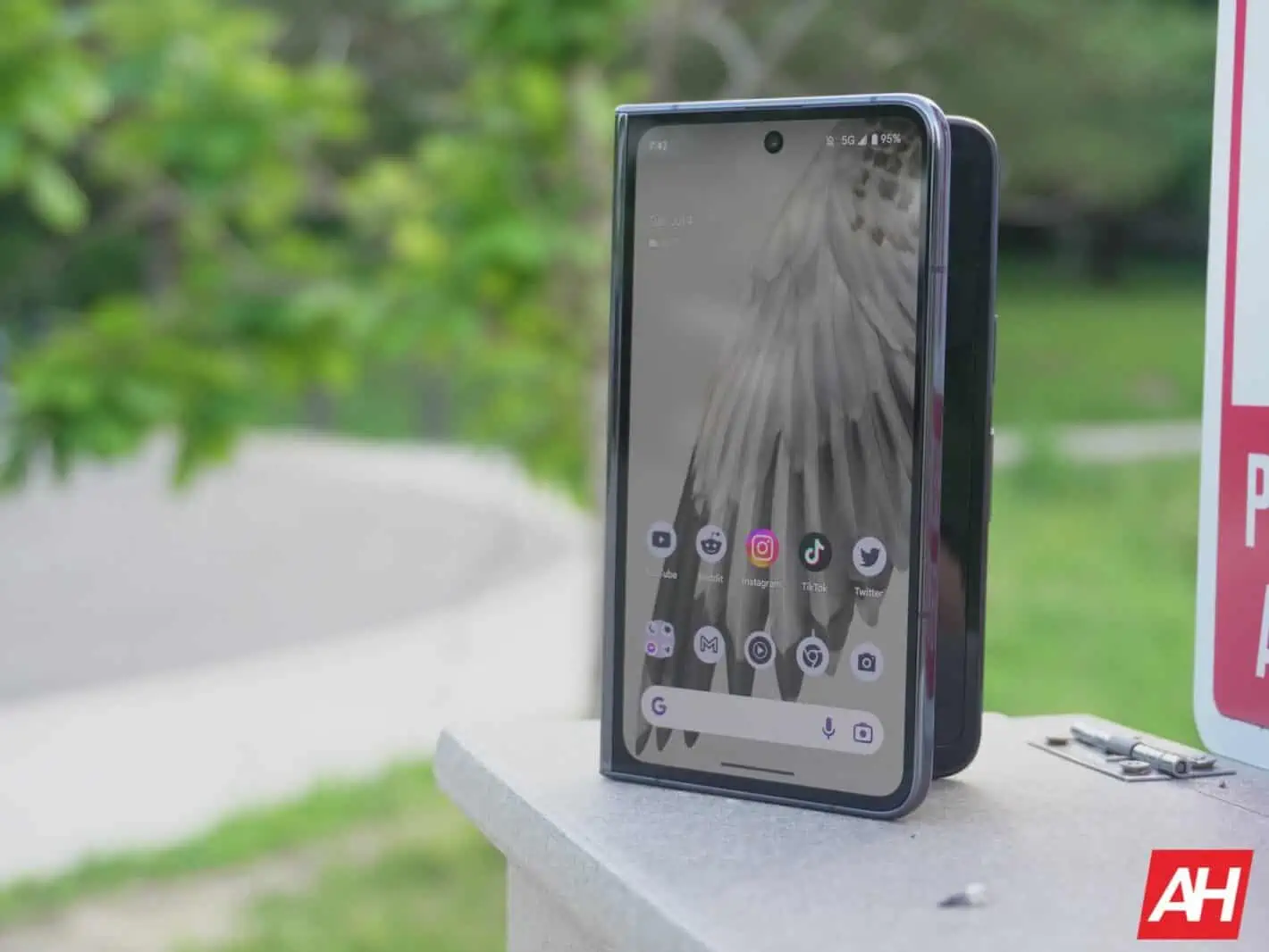 Google Pixel Fold AM AH22