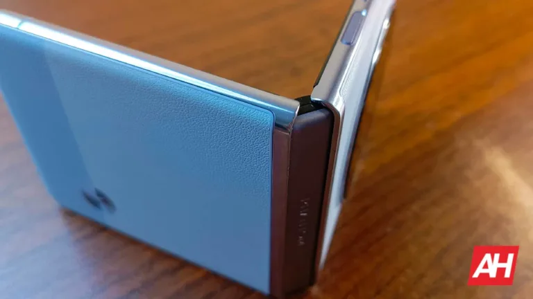 Le nouveau téléphone à clapet Tecno aura un design complètement différent