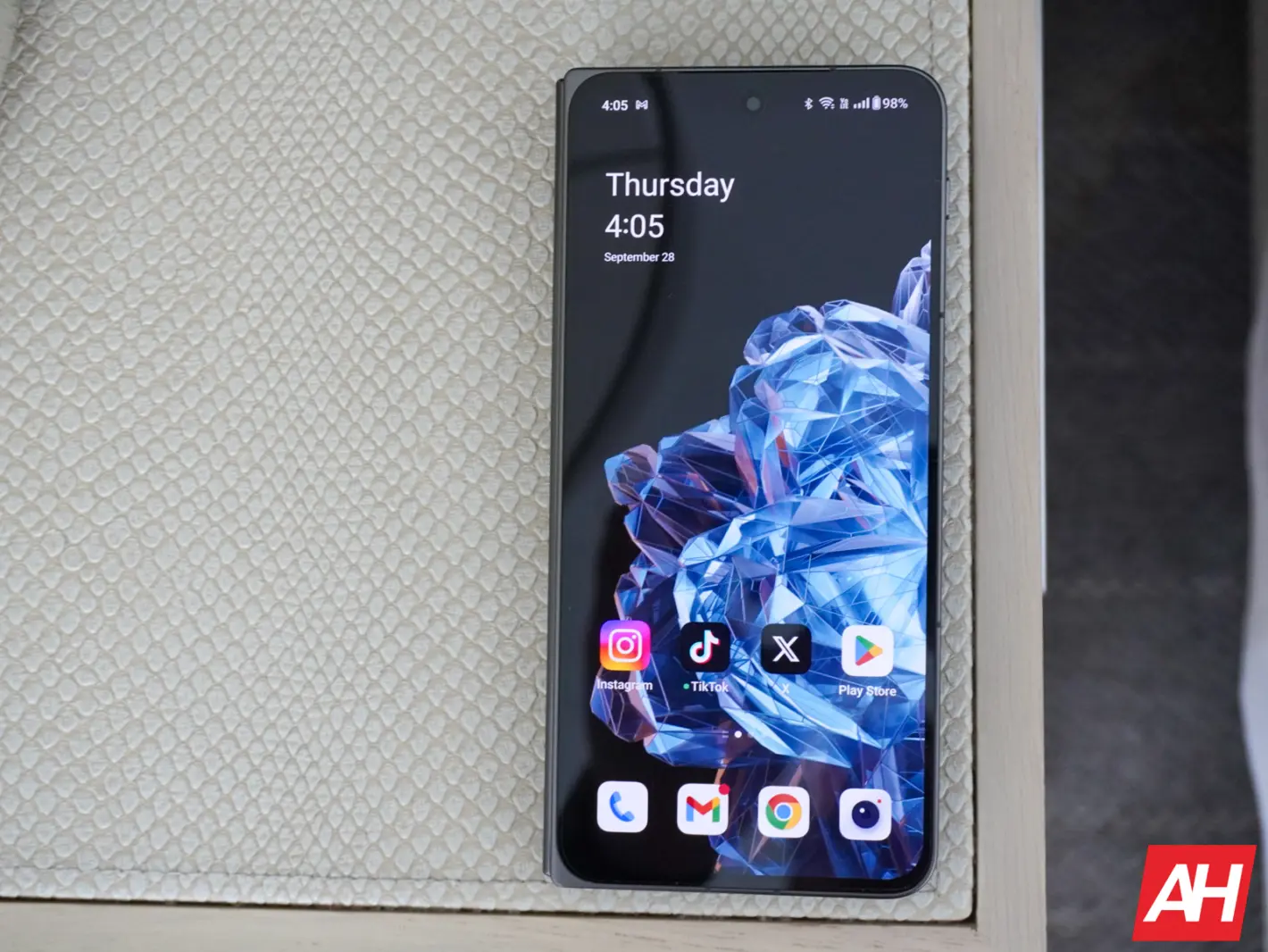 OnePlus Ouvert AM AH 17