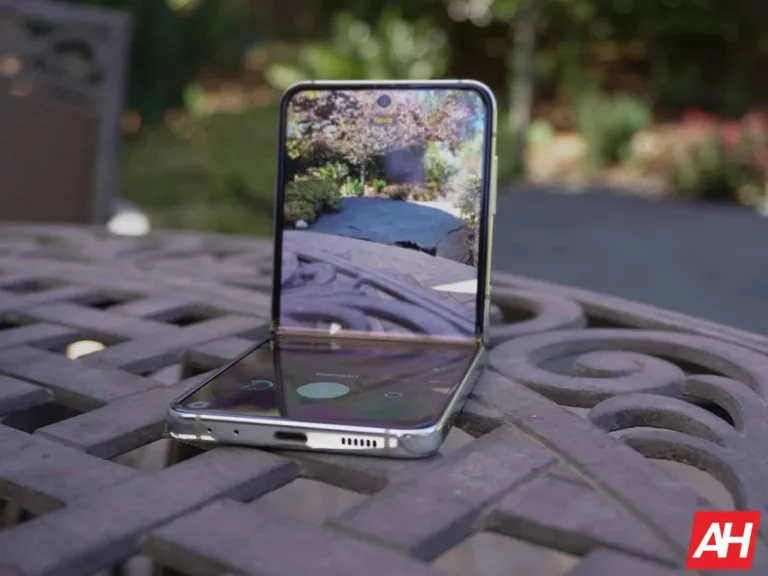Samsung pourrait ajouter une caméra zoom au Galaxy Z Flip 7
