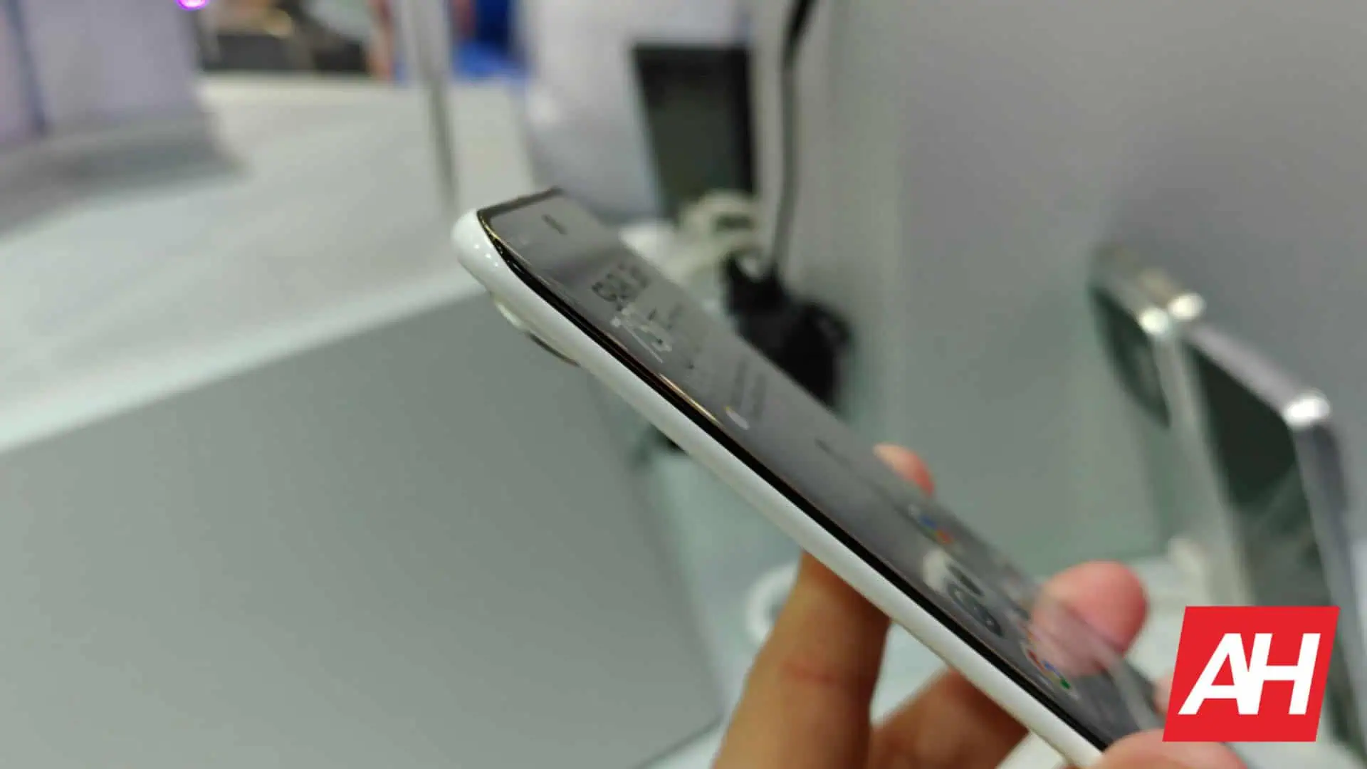Ah Tecno Spark Slim (3)