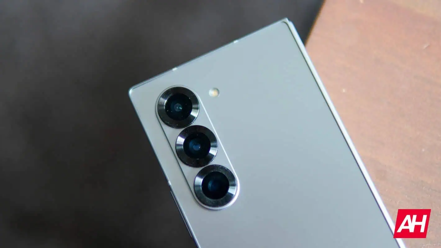 Samsung Galaxy z pli 6 h ah 02