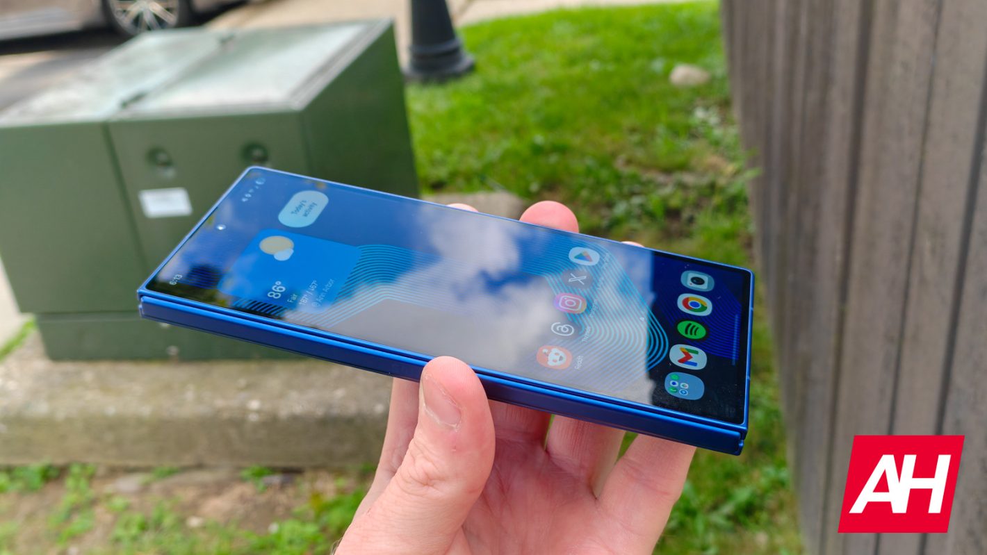 Samsung Galaxy z pli 7 ah 07