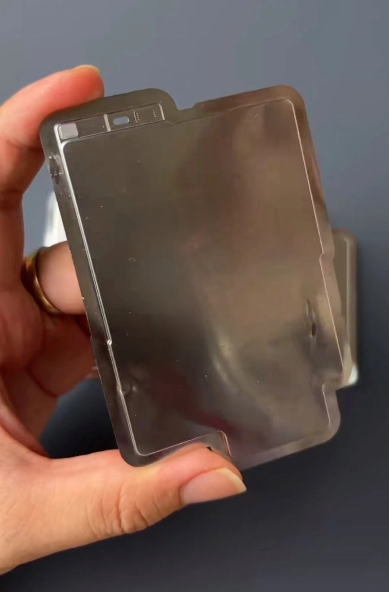 Épaisseur de la batterie de l'air iPhone 17 1