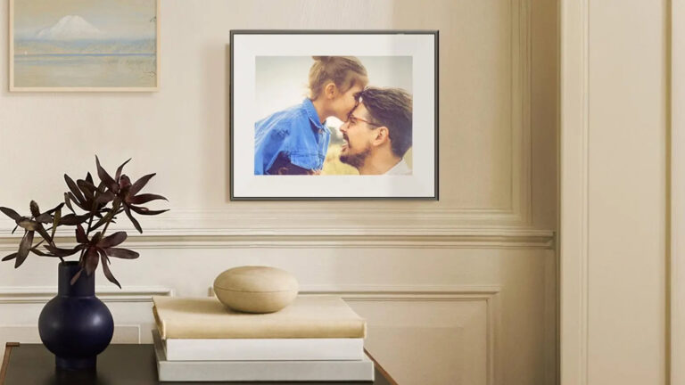 Aura lance un nouveau cadre photo E-Paper pour ceux qui détestent les cordons