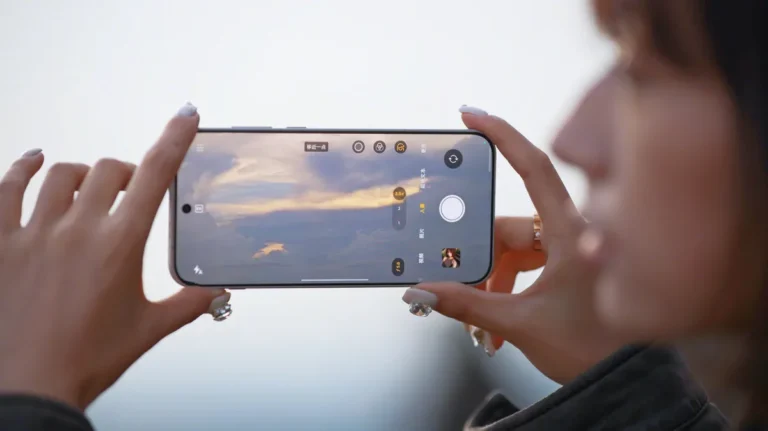 L'écran « déclassé » du OnePlus 15 pourrait en fait être une mise à niveau majeure