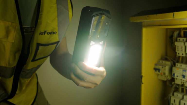 La série Ulefone Armor 29 se double d'une puissante lampe de poche et d'un système d'alerte aux premiers intervenants