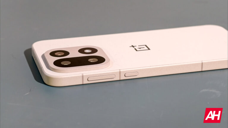 Le OnePlus 15 est maintenant disponible à l’achat et vous recevez un cadeau gratuit avec