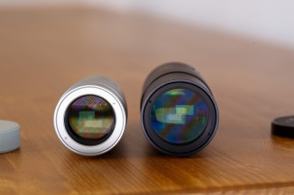 Le nouvel objectif 200 mm est beaucoup plus petit que le précédent