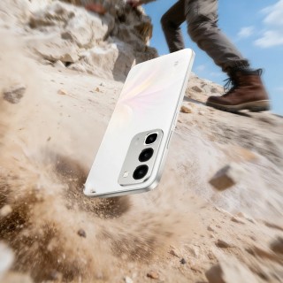 Realme C100 4G dispose d'une batterie de 8 000 mAh avec une charge de 45 W ainsi que d'un indice IP69K