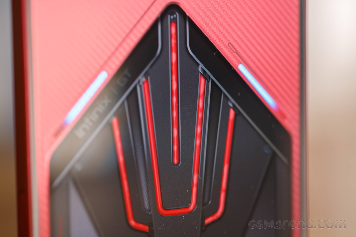 Déballage de l'Infinix GT 50 Pro