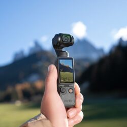 DJI Osmo Pocket 4 apporte un nouveau capteur 1&Prime;, un écran tactile plus grand et un stockage intégré