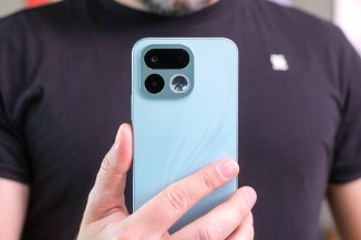 Le téléphone dispose d'un miroir selfie et du flash AI Portrait Glow