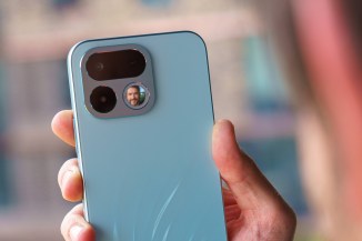 Le téléphone dispose d'un miroir selfie et du flash AI Portrait Glow