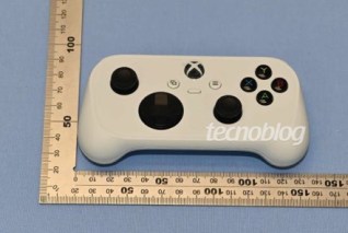 Une paire de manettes Xbox à venir apparaît dans les listes