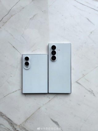 Samsung Galaxy Z Fold8 (large) avec Samsung Galaxy Z Fold8 Ultra