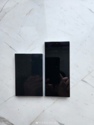 Les unités factices des Samsung Galaxy Z Fold8 et Fold8 Ultra apparaissent dans les photos de comparaison côte à côte