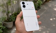 Les images en direct de Nothing Phone (4b) montrent les trois couleurs, confirment les spécifications clés