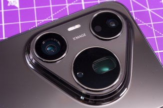 Un appareil photo principal à ouverture variable – gauche à f/4,0, droite à f/1,4