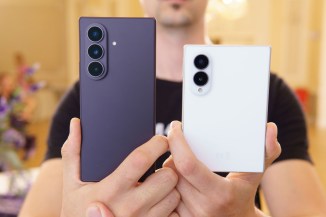 Galaxy Z Fold8 et Galaxy Z Fold8 Ultra dans la main