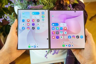 Samsung Galaxy Z Fold8 (à gauche) et Galaxy Z Fold8 Ultra