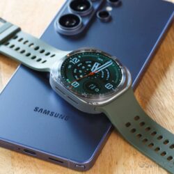 Samsung Galaxy Watch Ultra2 en cours d’examen