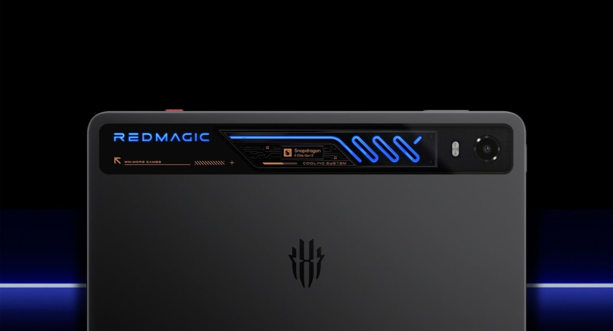 Le système de refroidissement liquide du REDMAGIC Astra 2 est présenté via un panneau transparent à l'arrière