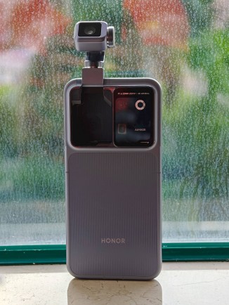 Honorer le téléphone robot