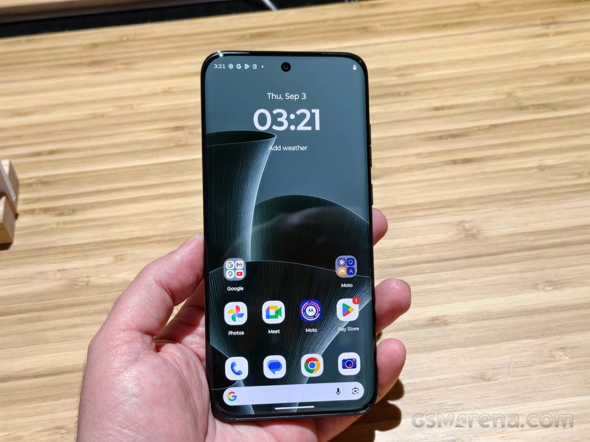   Motorola Edge 70 Plus, Razr 70 avec cristaux, Watch Ultra pratique