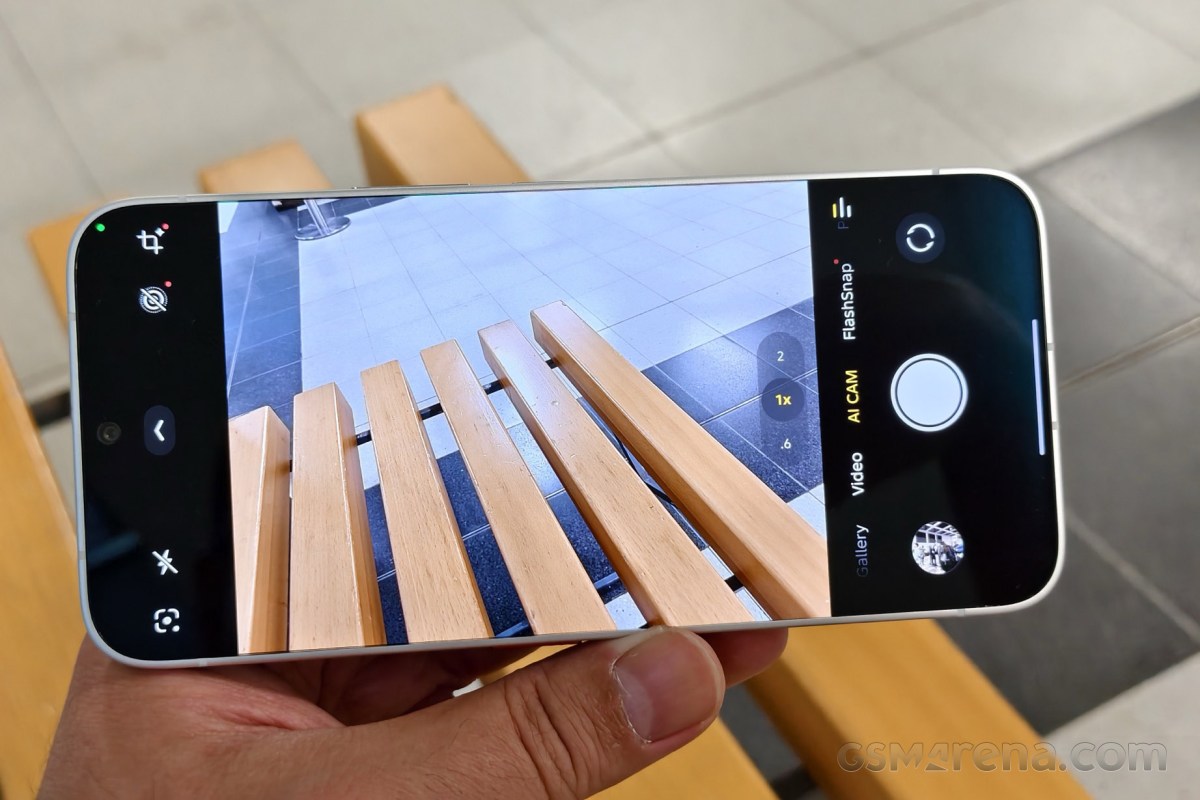 Le concept de téléphone Tecno sans lunette en pratique