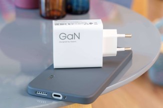 Il y a un étui dans la boîte, mais pas de chargeur