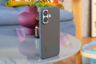 Il y a un étui dans la boîte, mais pas de chargeur