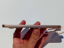 Le curseur NxtPaper se trouve sous la bascule du volume et la touche d'alimentation (qui est également le lecteur d'empreintes digitales)