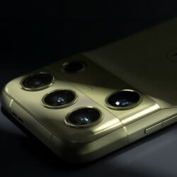 Motorola a entendu dire que vous aimiez les appareils photo, alors il en a mis beaucoup sur le Signature 27.