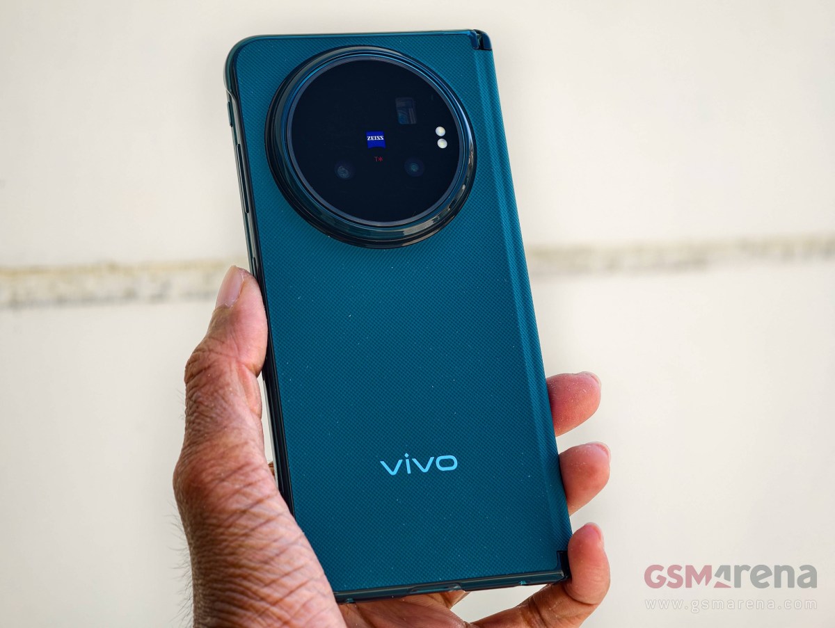 vivo X Fold6 Nebula Teal avec l'étui