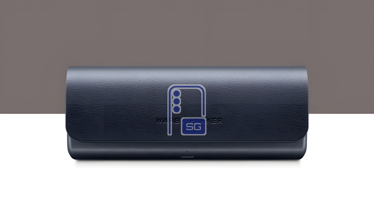 L'étui de transport/chargement pour les lunettes intelligentes Samsung conçues par Warby Parker