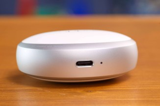 Un design épuré - un bouton et un port