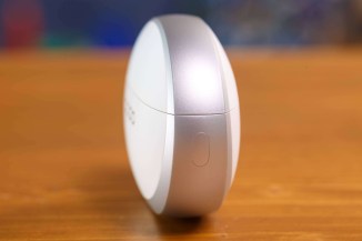 Un design épuré - un bouton et un port