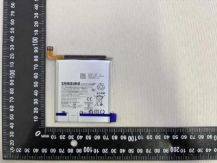 Batteries Samsung Galaxy S27 Ultra (à gauche) et S27 Pro (à droite) chez Safety Korea