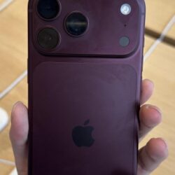 Problèmes de décoloration de la peinture bordeaux de l&rsquo;iPhone 18 Pro signalés par certains premiers utilisateurs